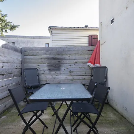 Avec Terrasse Apartment